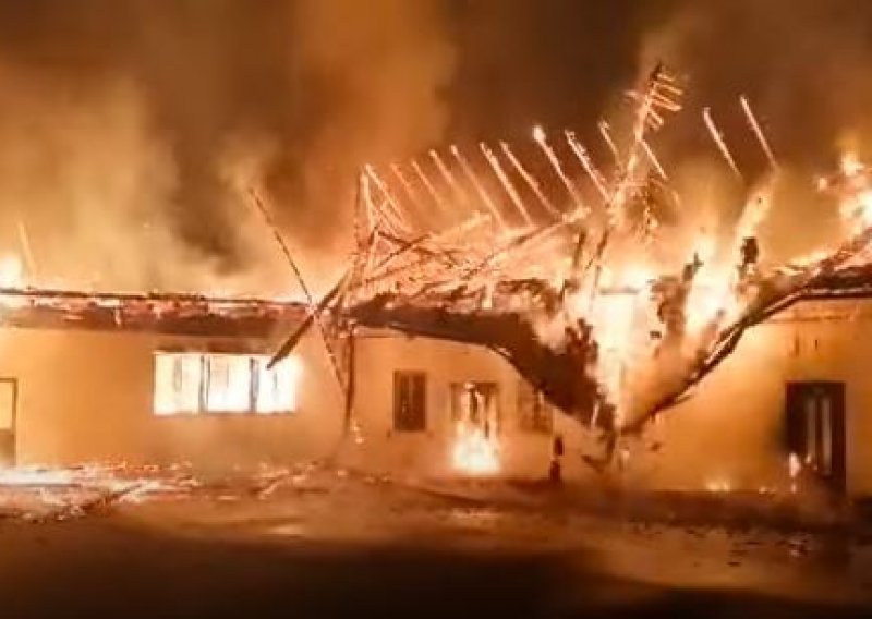 [VIDEO, FOTO] Požar u Svetištu u Mariji Bistrici; izgorjela dvorana, vatru gasilo 30 vatrogasaca