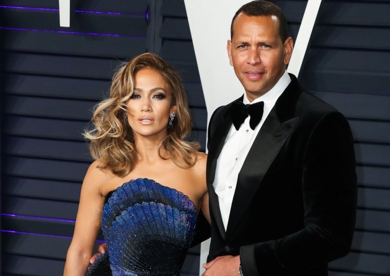 Jennifer Lopez ima novu frizuru: Pjevačica se odvažila na malu, ali značajnu promjenu o kojoj mnoge žene dvoje