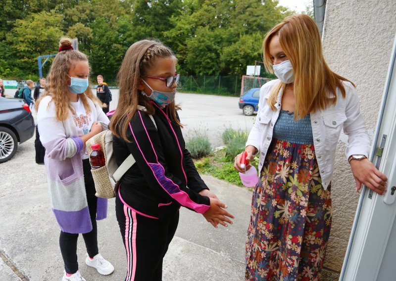 Povratak maski na nastavi u Karlovačkoj županiji