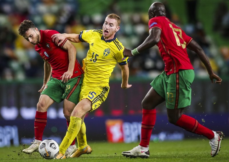 Portugalci se bez Ronalda lako obračunali sa Šveđanima, Danci šokirali Engleze, Srbi u Istanbulu vodili 2:0 i ipak ostali bez pobjede