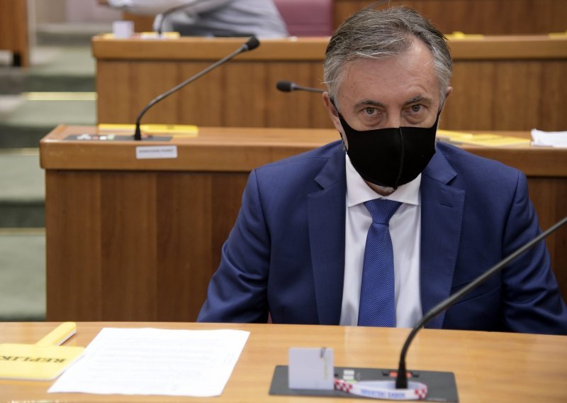 Škoro: Klaunom me nazvao narcisoidni briselski manipulator