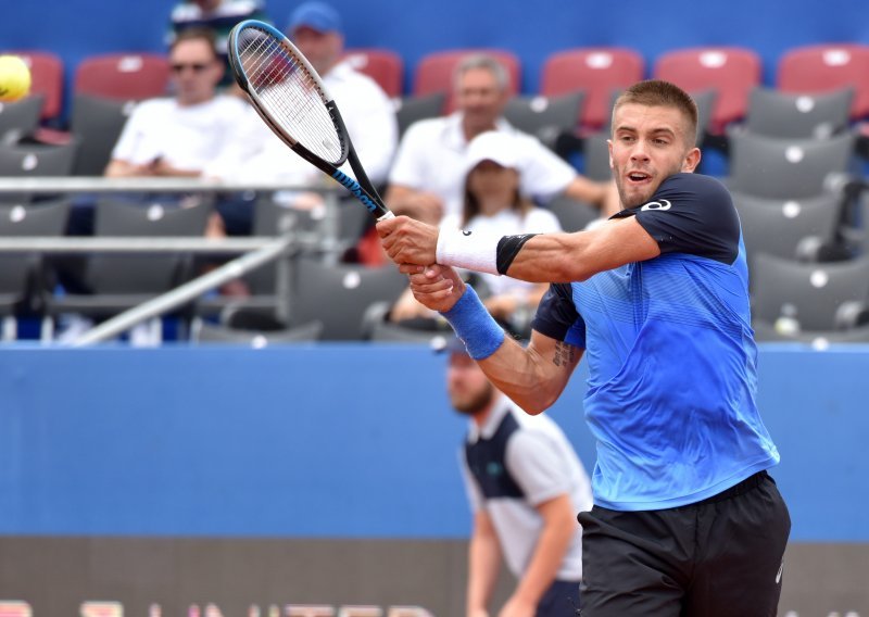 Borna Ćorić bez problema za nešto manje od sat i pol savladao Reilyja Opelku i plasirao se u drugo uzastopno polufinale ATP-a ST. Peterburg