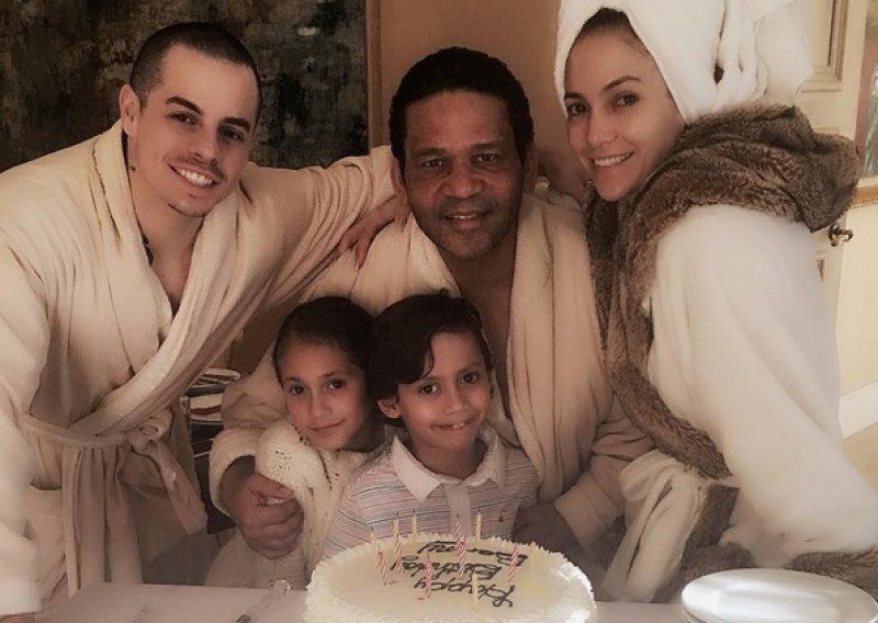 Rođendanski party Jennifer Lopez u kućnim ogrtačima