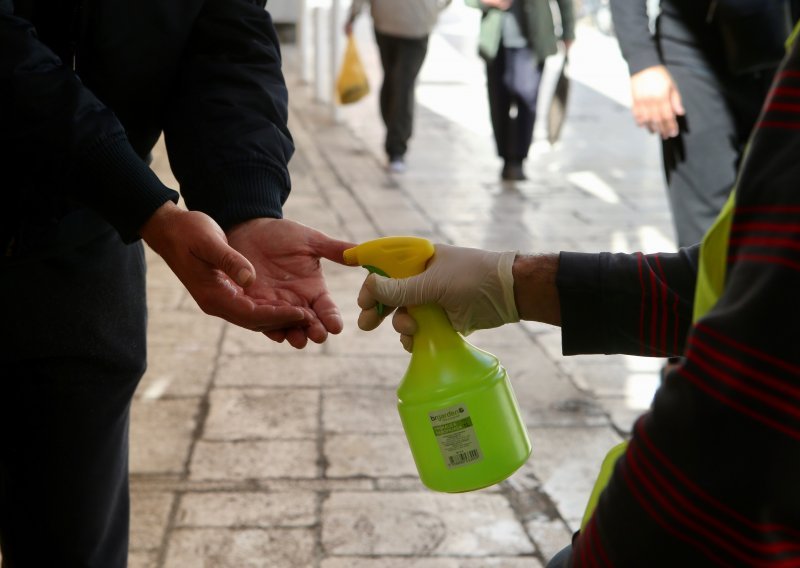 Japanska studija: Koronavirus na koži živi devet sati, pet puta dulje od virusa gripe