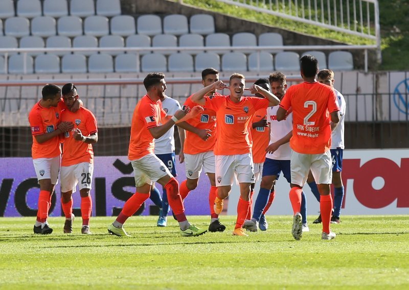 [VIDEO] Šibenik vodi protiv Hajduka na Poljudu; Sahiti šokirao Hajduk golčinom s ruba šesnaesterca, 'bijeli' se ne mogu vratiti