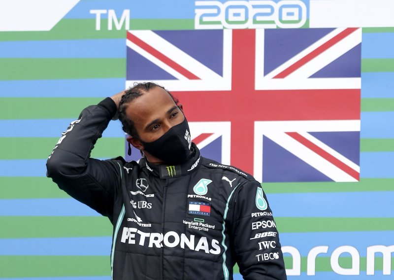 Lewis Hamilton trpi podmukle napade; šefu Mercedesa prekipjelo te je imao jasnu poruku za sve one koji su ljubomorni na britanskog vozača