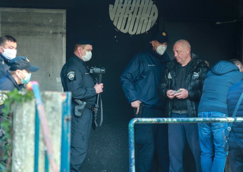 [FOTO] U tijeku je deložacija Jabuke, najstarijeg zagrebačkog kluba: ‘Sud nas je odbio. Poštujemo to‘