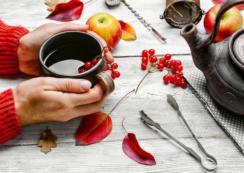Prehrana bogata čajem, bobičastim voćem i jabukama snižava krvni tlak, ali ne i čokolada