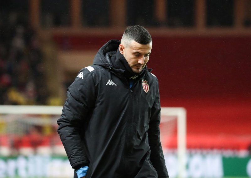 Danijel Subašić ima novi klub, ali u njemu neće biti golman nego jedan od igrača! Stiglo je i objašnjenje zašto se odlučio na ovaj potez