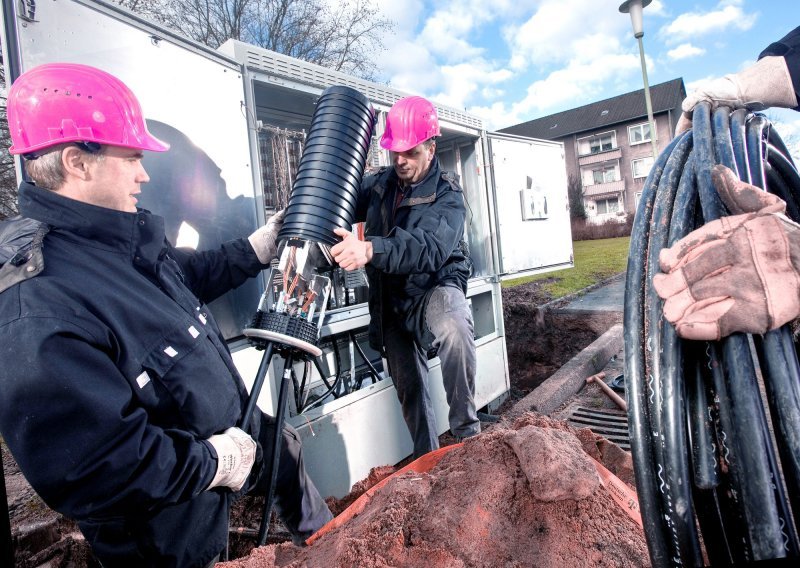 Hrvatski Telekom kroz ulaganje vrijedno 12,5 milijuna kuna spaja 5.000 kućanstava Malog Lošinja na optiku