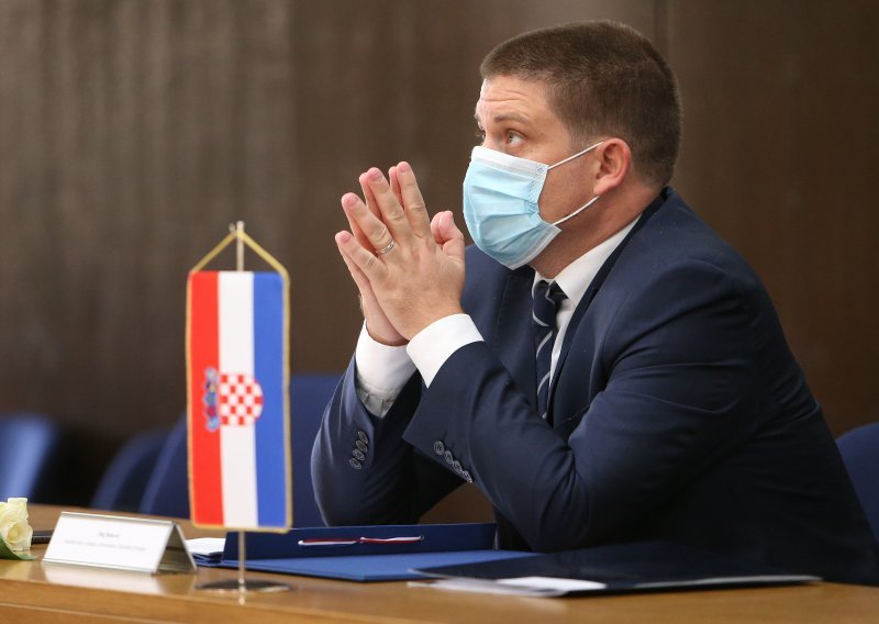 Ministar Oleg Butković pozitivan na koronavirus