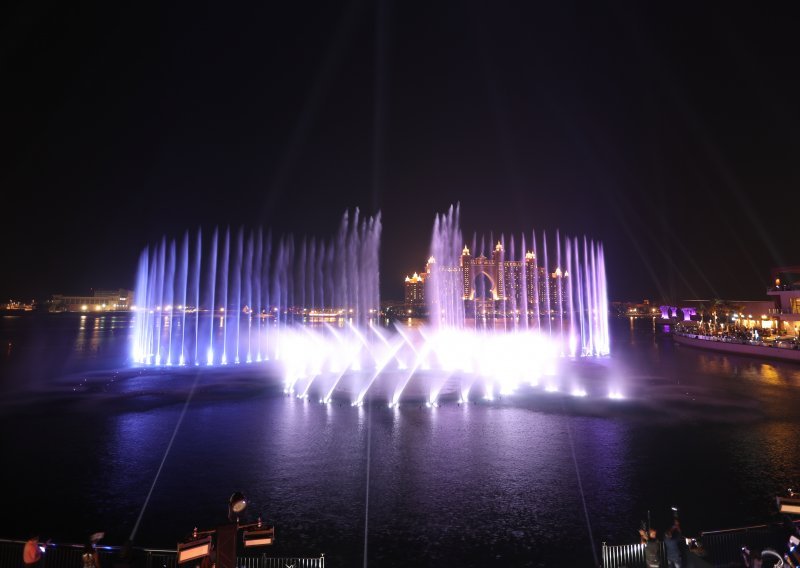 [VIDEO/FOTO] U Dubaiju puštena u rad najveća fontana na svijetu, radit će cijele godine i bacati vodu u nezamislive visine