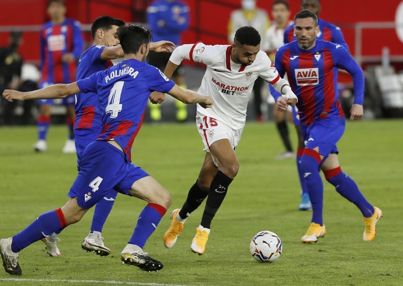 Sevilla i Ivan Rakitić imali 21 udarac prema golu, ali nisu izbjegli iznenađujući poraz na domaćem travnjaku