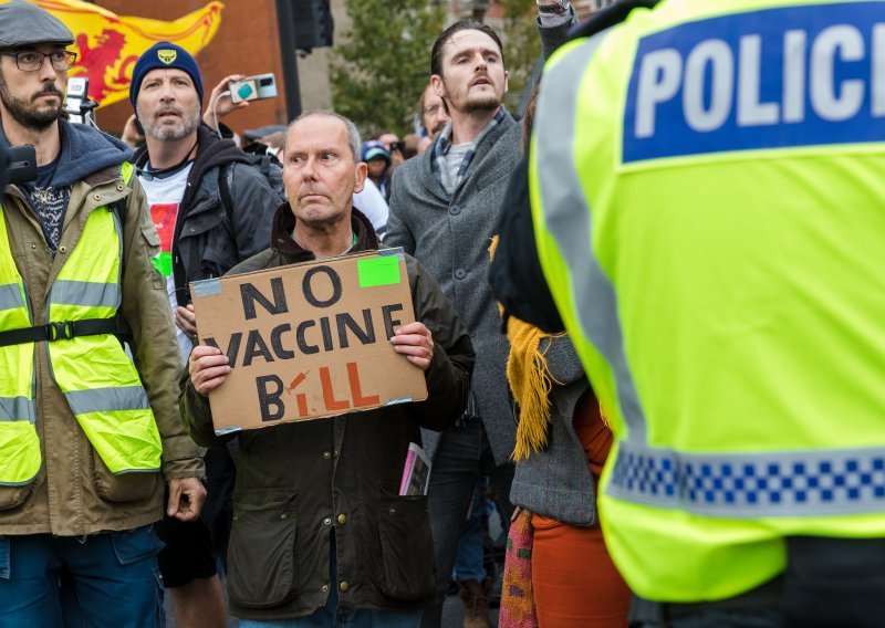 Više od 100 uhićenih u prosvjedima protiv zatvaranja u Londonu