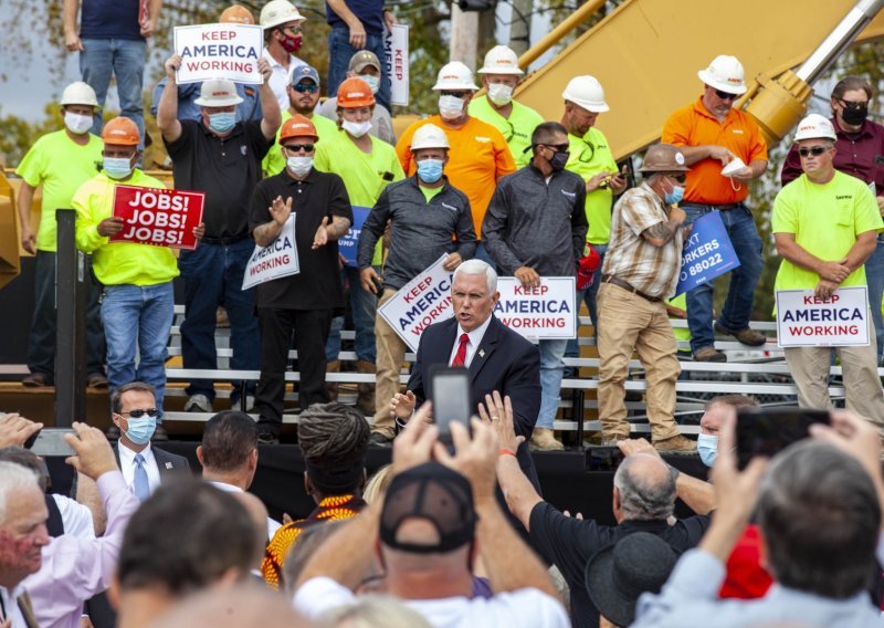 Pence nastavlja kampanju unatoč virusu među suradnicima