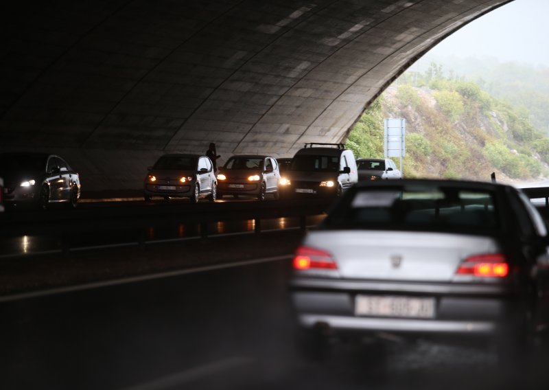 Mađar na A1 ulovljen kako vozi 250 km/h