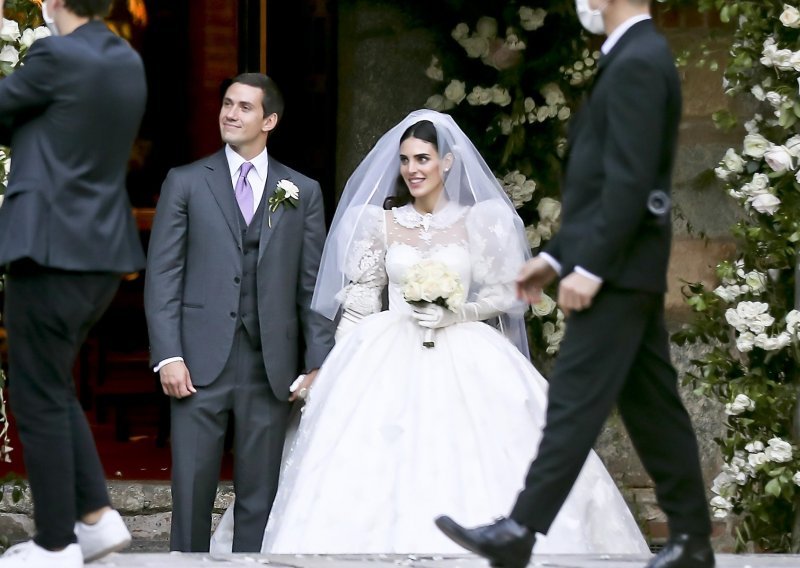 Glamurozno vjenčanje u Milanu: Berlusconijev najmlađi sin oženio zgodnu Talijanku koja je odabrala čak dvije raskošne vjenčanice