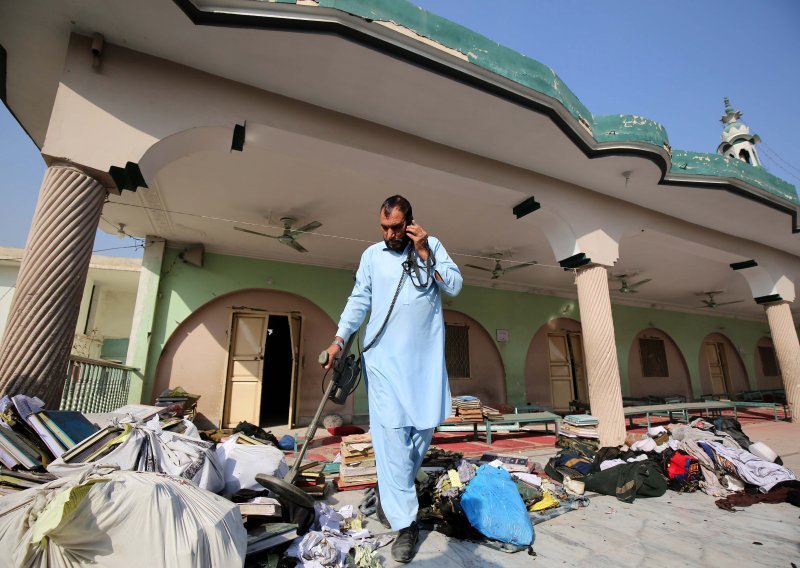 Najmanje sedam mrtvih, 80 ranjenih u eksploziji u pakistanskoj vjerskoj školi