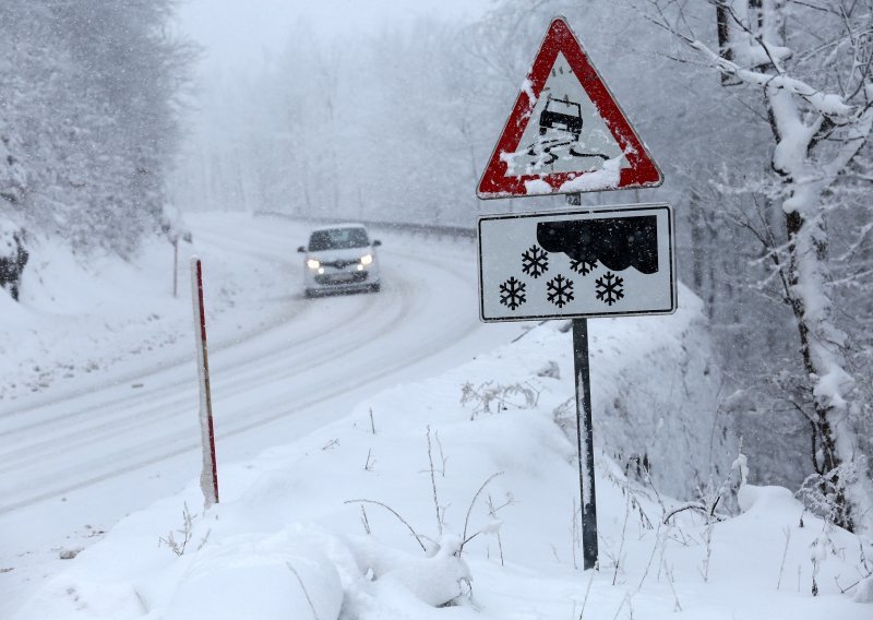 Vozači oprez; od nedjelje počinje sezona obvezne uporabe zimske opreme na zimskim dionicama