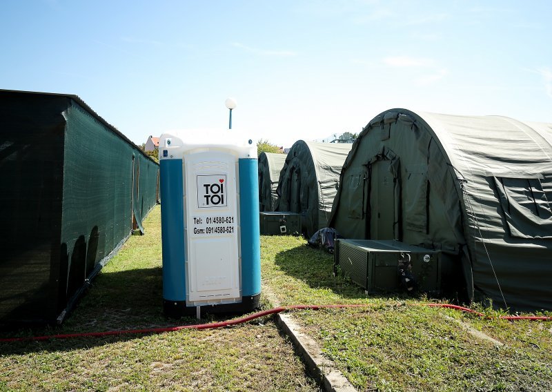 Hrvatska vojska postavlja šatore ispred Medicinskog fakulteta u Zagrebu; koristit će za boravak i prehranu studenata