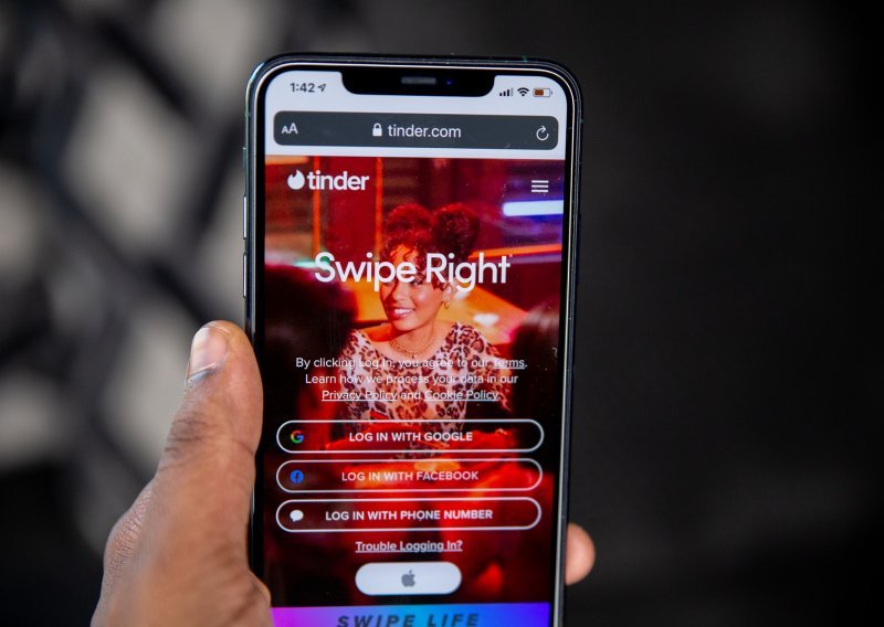 Tinder želi bolje spajati pa su pripremili anketu sa zanimljivim pitanjima. Pogledajte kako će to izgledati