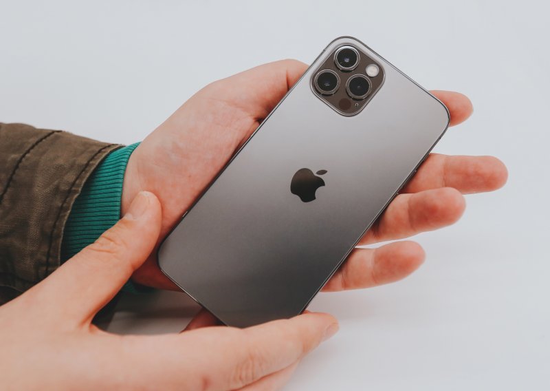 [FOTO/VIDEO] Premijski smartfon na koji se zapanjujuće lako priviknuti - isprobali smo iPhone 12 Pro