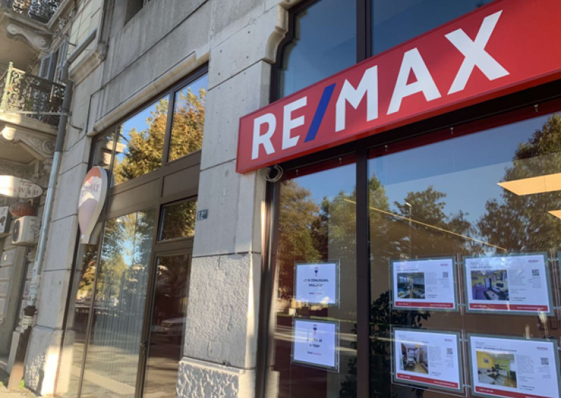 Izlozi Remax Centra nekretnina i ovog mjeseca odaslali važnu poruku