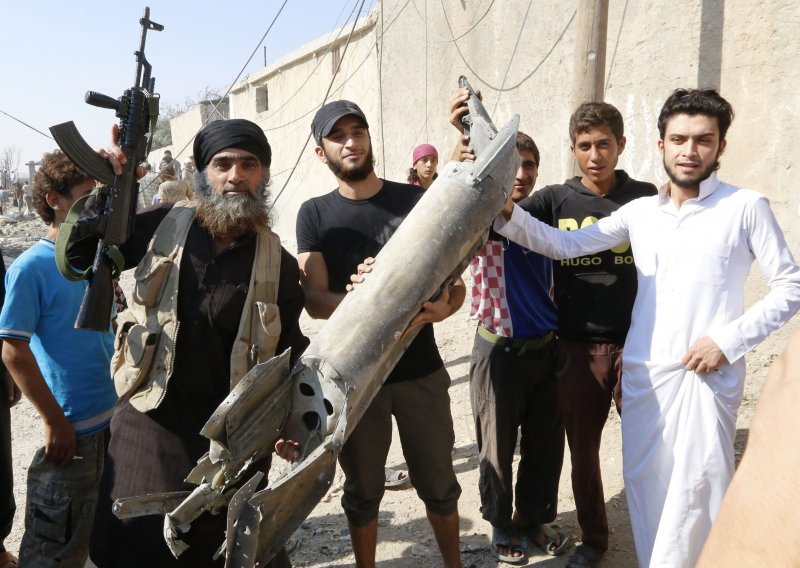 SAD napada džihadiste, oboren sirijski vojni avion