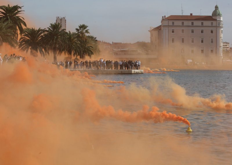 [VIDEO/FOTO] Torcida u potpunoj ekstazi: pogledajte kako je Split izgledao tijekom dana