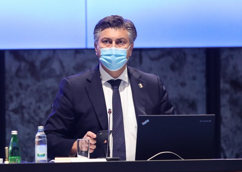 [FOTO] Plenković: Vrhunac epidemije za 2 do 3 tjedna. Imamo razloga vjerovati da mjere daju rezultata