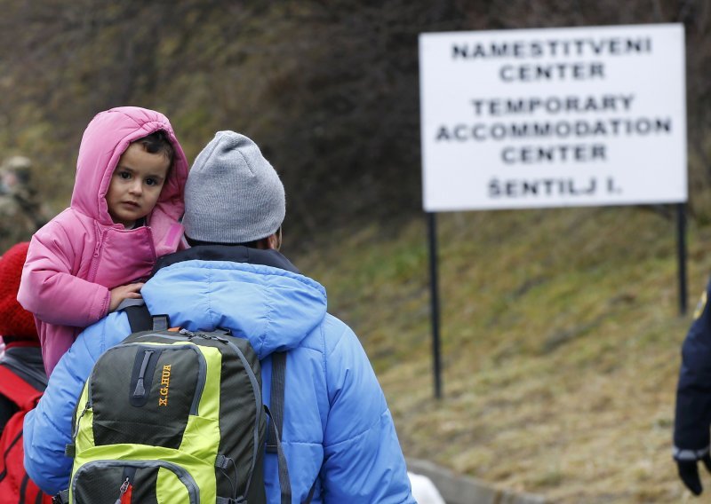 Slovenci objasnili: Ne pljačkamo ilegalce, nego ih kažnjavamo