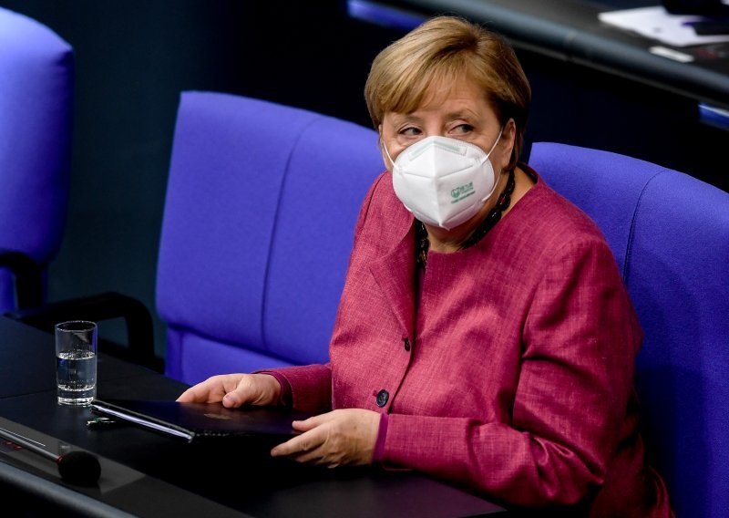 Merkel o dramatičnoj situaciji: Bilo bi prekasno kada bismo čekali da se napune odjeli intenzivne njege