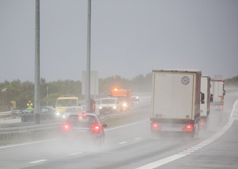 Poljak na autocesti A1 ulovljen kako vozi 253 km/h; novčano je kažnjen