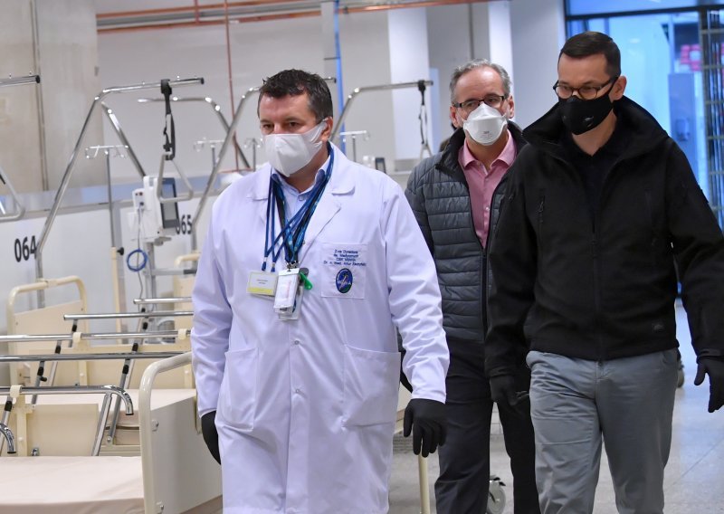 Poljski premijer naredio velikim državnim tvrtkama da podignu privremene bolnice
