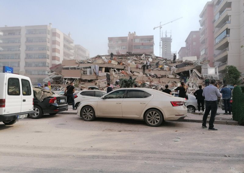 Raste broj žrtava potresa u Turskoj, sve je manje nade u potrazi za preživjelima