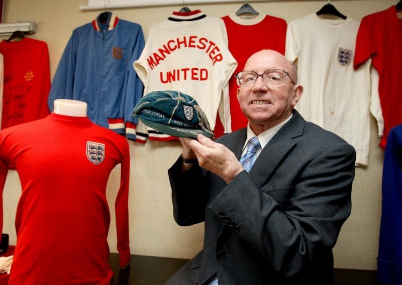 Englezi oplakuju jednog od svojih nogometnih junaka, svjetskog prvaka iz 1966. godine, a posebno su tužni navijači Manchester Uniteda