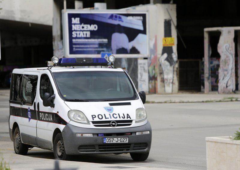 Zapaljen kafić navijača Zrinjskog u Mostaru, na ratnoj crti razdvajanja između Hrvata i Bošnjaka raspoređene policijske ophodnje