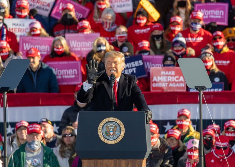 Rekordan broj novozaraženih u SAD-u par dana uoči izbora, Trump: 'Što više testova, to više slučajeva. Najbolji smo u testiranju. Smrti je sve manje'