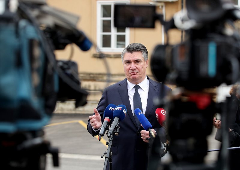 Milanovićev ured o polaganju vijenaca: 'Ili je ministar obrane sam sebe uhvatio u laži ili je bio prisiljen lagati da zaštiti predsjednika Vlade'