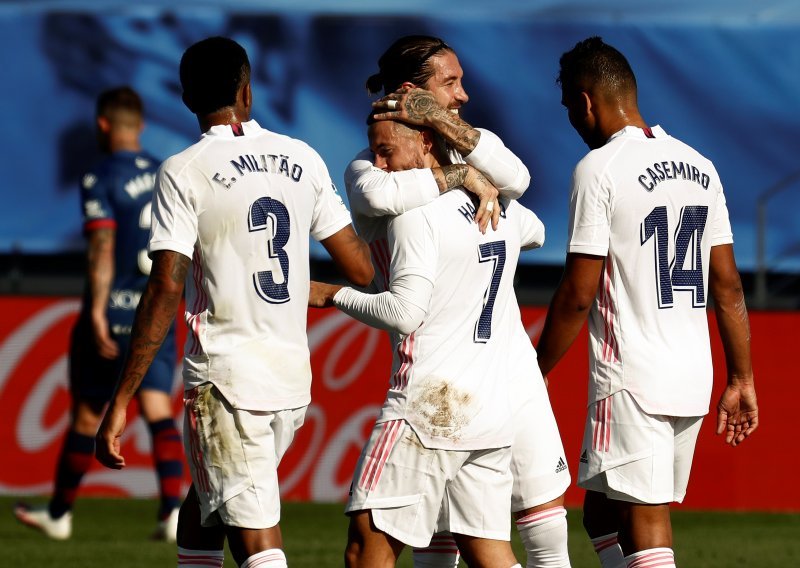 Real Madrid predvođen Lukom Modrićem pomeo Huescu na domaćem terenu; Hazard otvorio golijadu koja ih je odvela na prvo mjesto