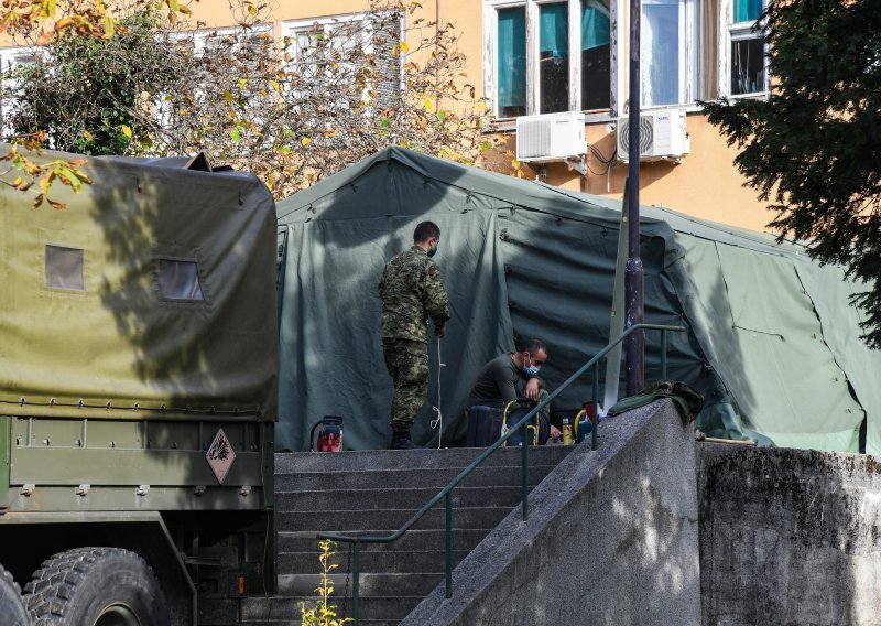 [FOTO] MORH: Hrvatska vojska postavila dodatne šatore pred Kliniku za infektivne bolesti