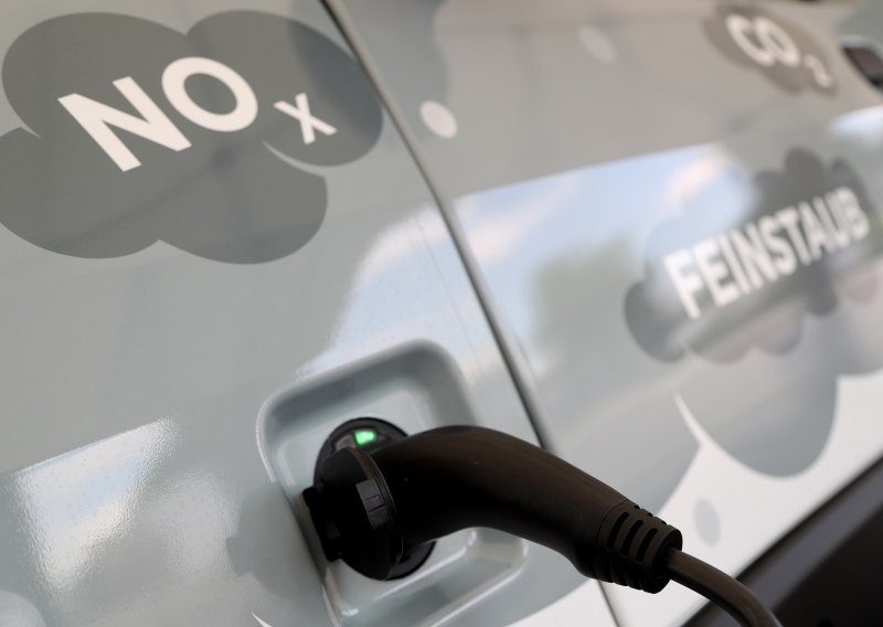 Nova studija kaže da automobili s pogonom na baterije nisu jedino rješenje za smanjenje CO₂