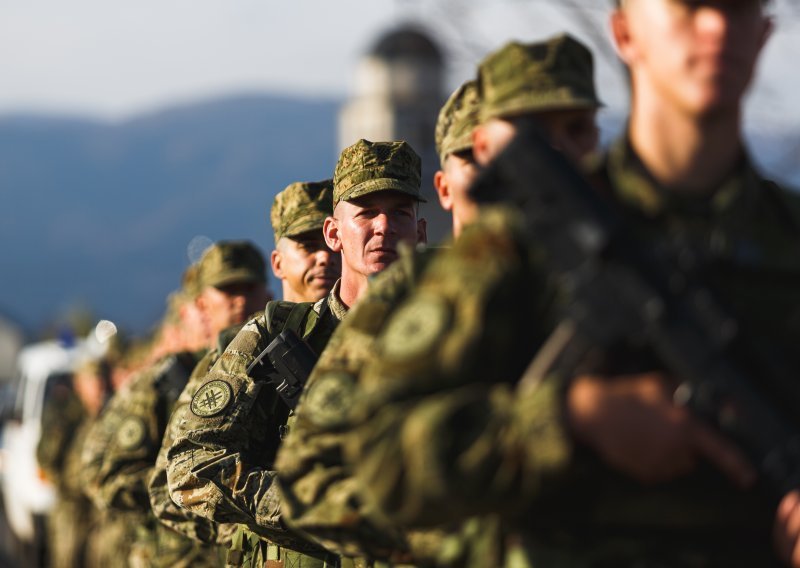 Buduće vođe Hrvatske vojske na završnoj hodnji do Knina