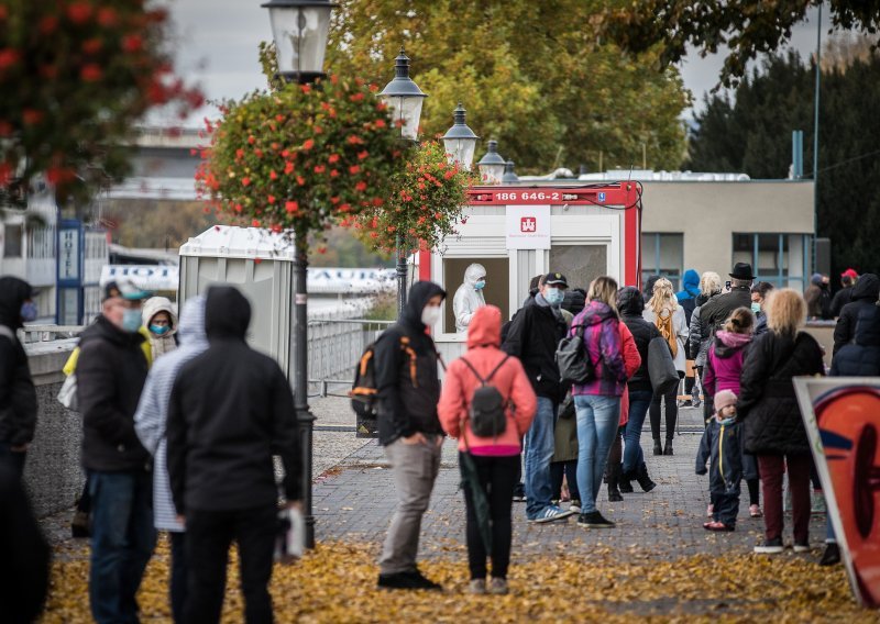 Preko vikenda testirano 3,6 milijuna Slovaka, pozitivno ih je gotovo 40.000 - moraju u karantenu