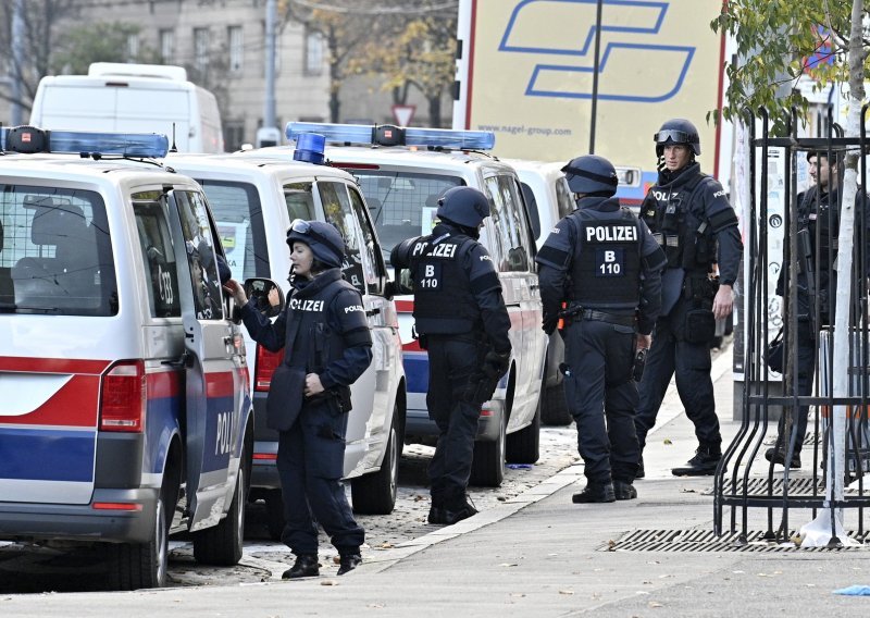 Policija identificirala jednog napadača u Beču: Ubijeni je bio je simpatizer ISIS-a i imao je državljanstvo Sjeverne Makedonije. U Austriji proglašena tri dana žalosti