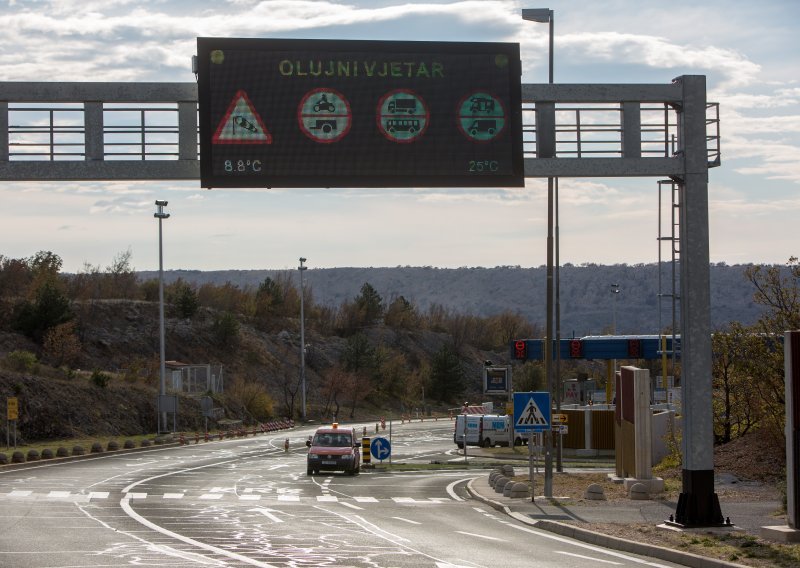 Samo za osobna vozila: Olujni vjetar otežava promet na A6 Rijeka-Zagreb