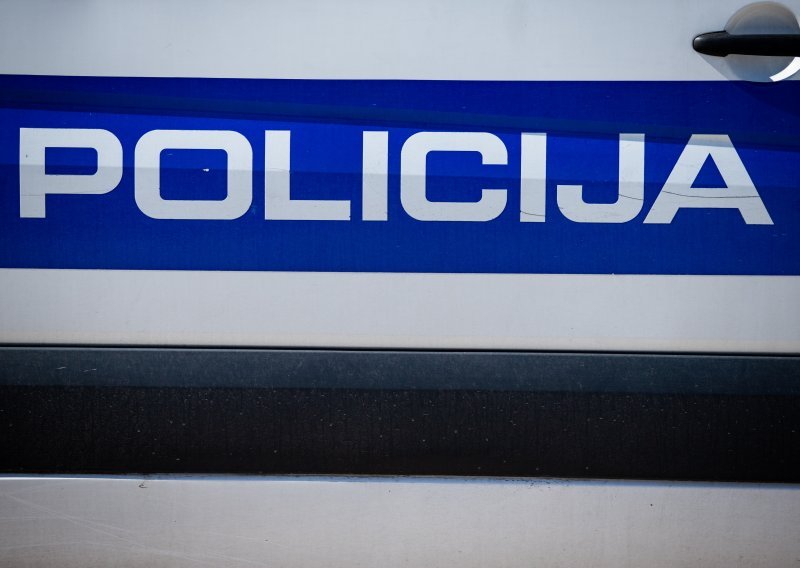 U Splitu u pucnjavi ozlijeđena jedna osoba, napadač ušao u stan i otvorio vatru