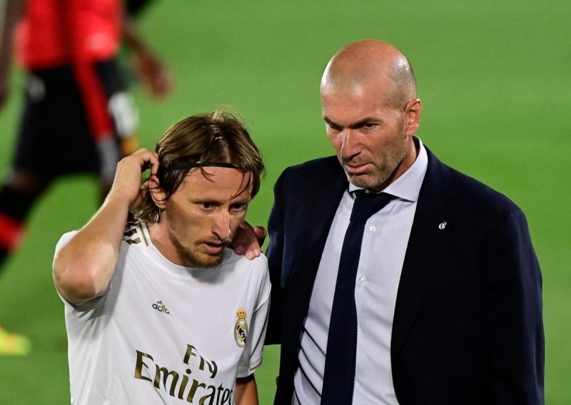 Luka Modrić bio je glavna tema uoči utakmice Reala i Valencije; Zinedine Zidane ponovno je morao objašnjavati zašto mu to radi