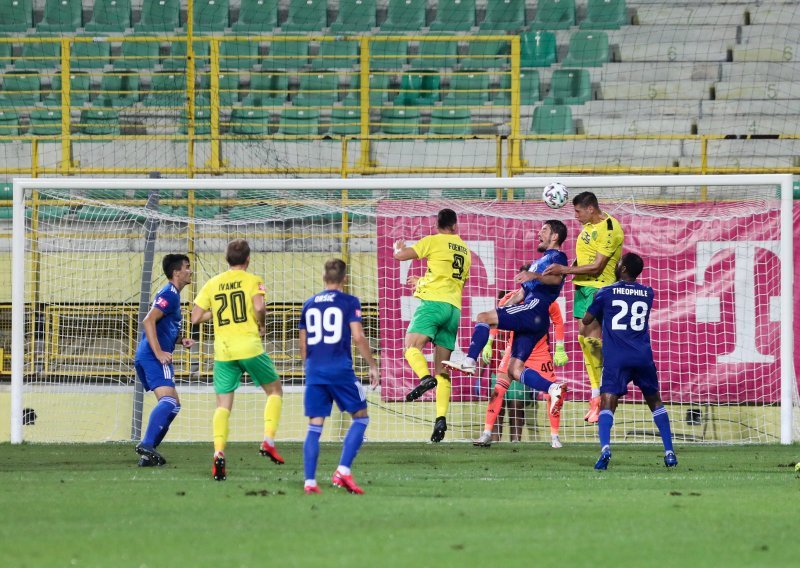 [VIDEO/FOTO] Dinamo u završnici utakmice potpuno razbio nemoćnu Istru i na praznom Maksimiru slavio čak 5:0