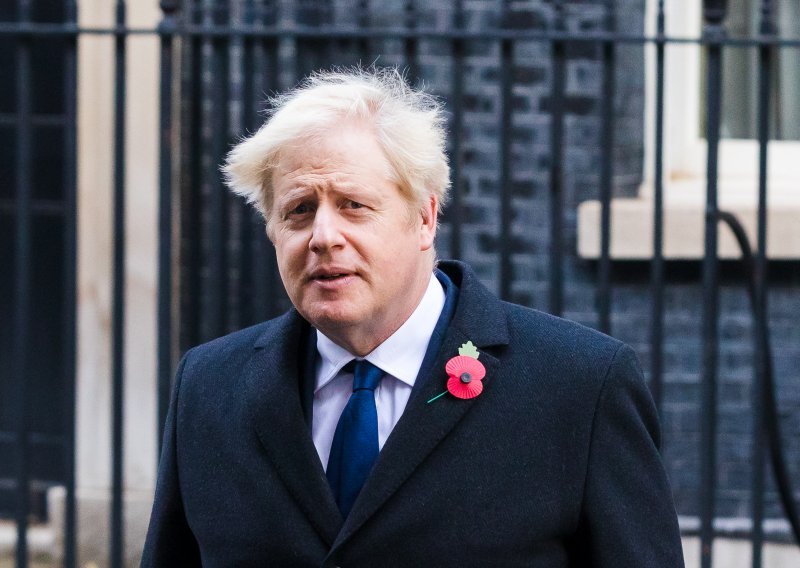 Boris Johnson u izolaciji